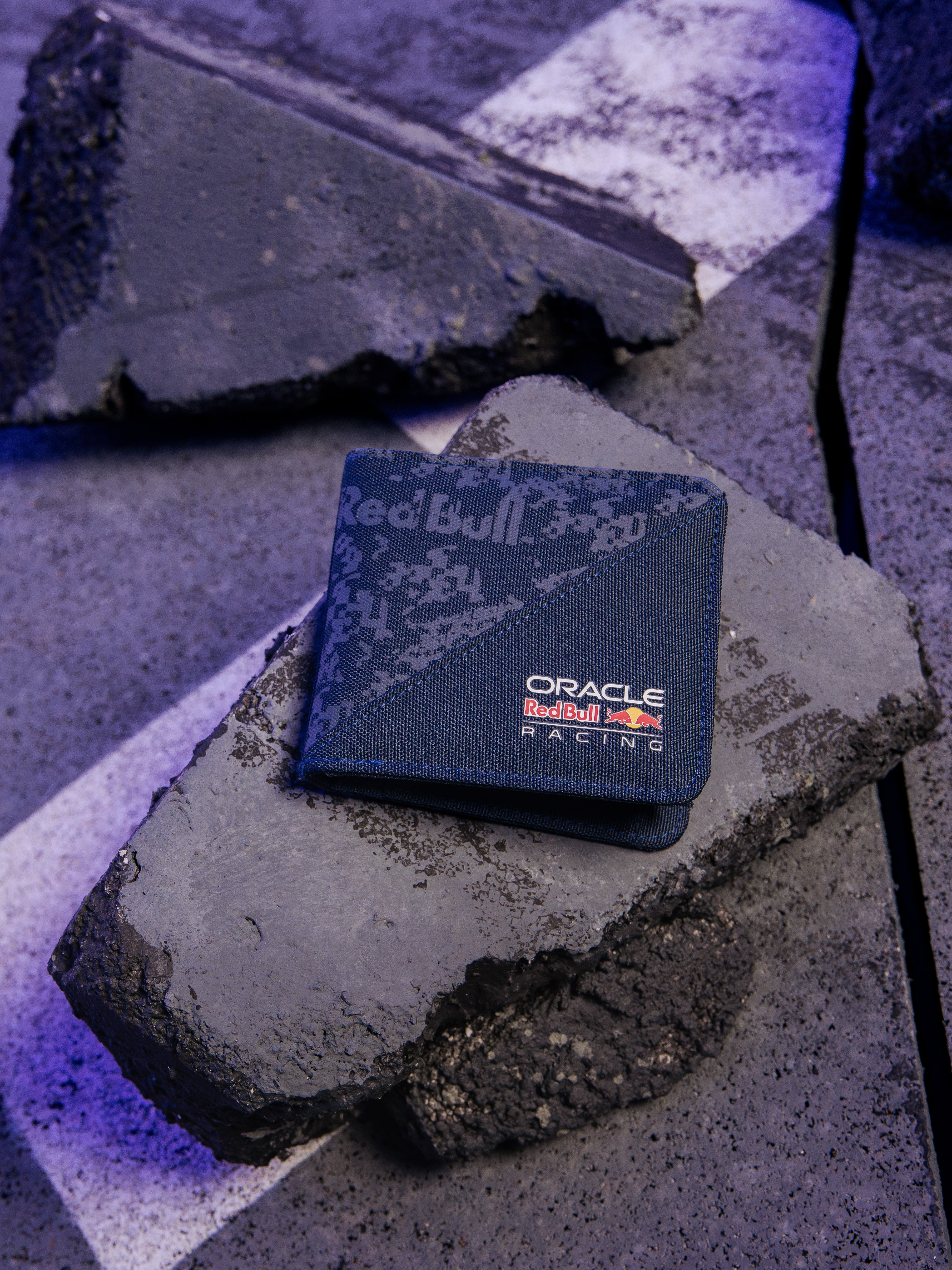 519-oracle-red-bull-racing-logo-wallet-5.jpg Oracle Red Bull Racing Logo Wallet