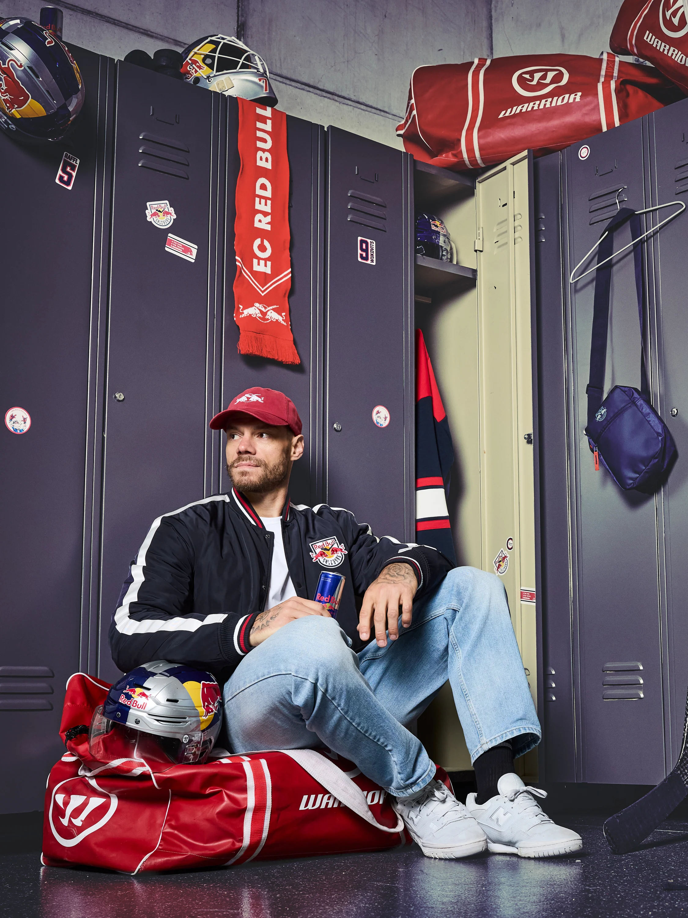 647-ec-red-bull-salzburg-club-college-jacket-7.webp EC Red Bull Salzburg Club College Jacket
